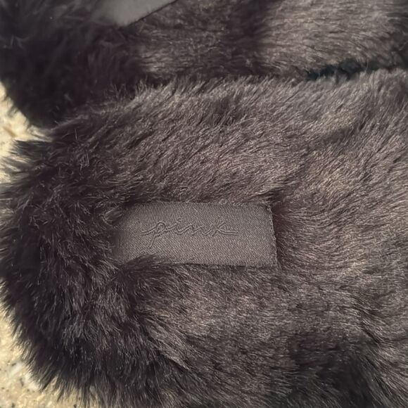VICTORIA'S SECRET PINK Black Slide Faux Fur Slippers *NEW* - Picture 5 of 8
